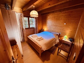 3 slaapkamers, een strijkplank/strijkijzer, wifi