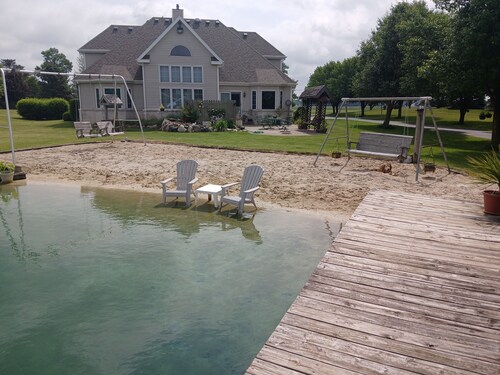 Super country setting, great place to relax w/ plenty of peace, quiet &fun await