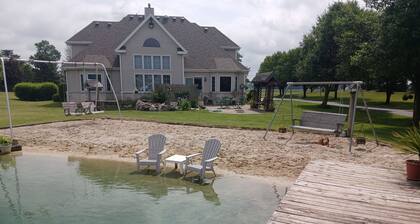 Super country setting, great place to relax w/ plenty of peace, quiet &fun await