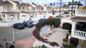 Casa, 3 habitaciones, balcón, vista al jardín | Exterior