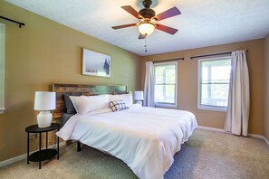 5 bedrooms, desk, iron/ironing board, WiFi