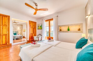 6 Schlafzimmer, Zimmersafe, Bügeleisen/Bügelbrett, kostenloses WLAN