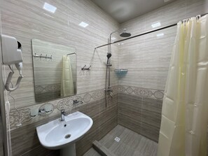 Family Room | Bathroom - Silk Nest Hotel (Bukhara)