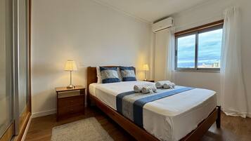 1 slaapkamer, een strijkplank/strijkijzer, gratis wifi, beddengoed