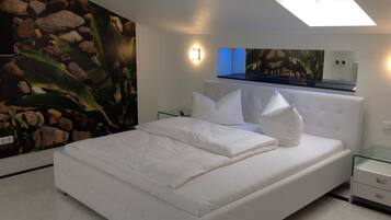 In-room safe, soundproofing, iron/ironing board, free WiFi