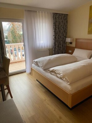 Zimmersafe, schallisolierte Zimmer, Bügeleisen/Bügelbrett