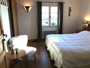 4 dormitorios, tabla de planchar con plancha, wifi gratis y ropa de cama