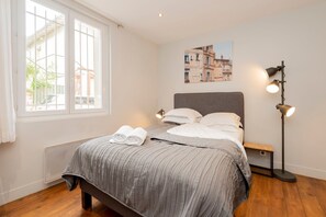 Iron/ironing board, free WiFi, bed sheets