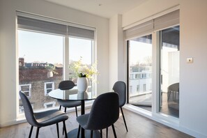 이그제큐티브 아파트 | 거실 공간