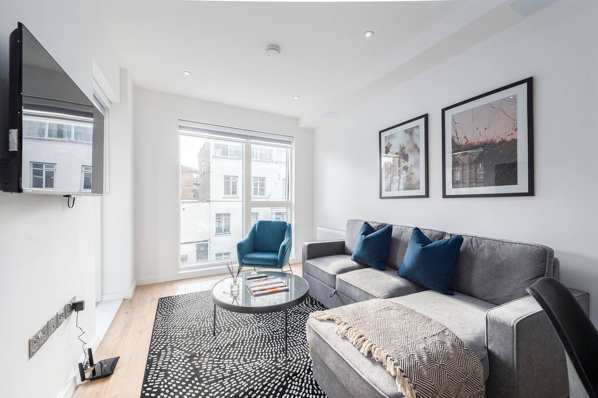 City Apartment | Living area