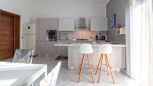 Mameli Apartment - Two Bedroom Apartment, Sleeps 6
