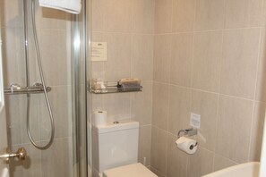 Deluxe Double Room, Ensuite, Sea View | Bathroom
