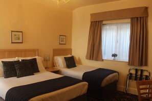 Standard Triple Room, Ensuite, Bay View | Iron/ironing board, free WiFi