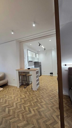 Studio, Garden View | Free WiFi, bed sheets - Tirent Apartment-Modern 1-Bedroom Stay Near Liqeni i Thatë (Farke)