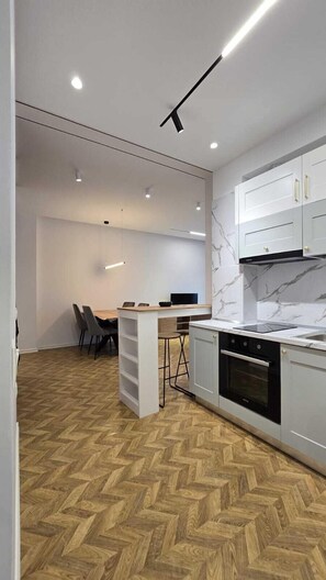 Studio, Garden View | Private kitchen - Tirent Apartment-Modern 1-Bedroom Stay Near Liqeni i Thatë (Farke)