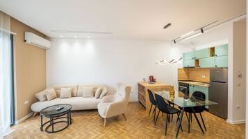 LĂ€genhet - 1 sovrum | Vardagsrum | 42-tums smart-tv med satellitkanaler