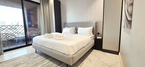 3 bedrooms, desk, iron/ironing board, bed sheets