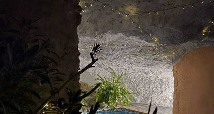 Truly unique and authentic town house with cave pool! Lovely mountain village.