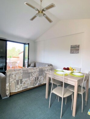 Comfort Apartment, Patio, Garden View | Living area | 32-inch flat-screen TV with satellite channels - Residence Sant'andrea Catanzaro Calabria (Sant'Andrea Apostolo dello Ionio)