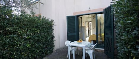 Classic Apartment, Patio, Garden View | Terrace/patio