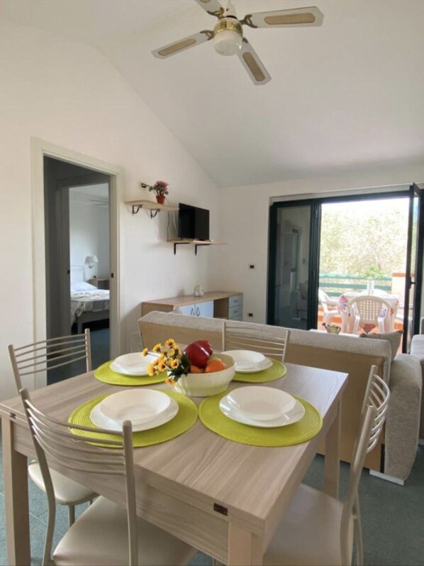 Comfort Apartment, Patio, Garden View | Private kitchen | Fridge, microwave, stovetop, espresso maker - Residence Sant'andrea Catanzaro Calabria (Sant'Andrea Apostolo dello Ionio)