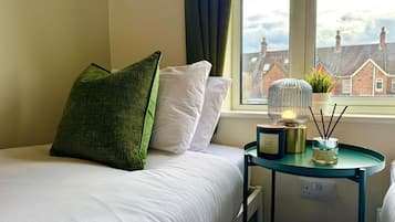 4 habitaciones, tabla de planchar con plancha y acceso a internet