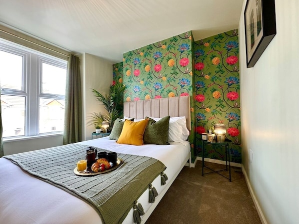 4 bedrooms, iron/ironing board, Internet, bed sheets