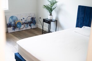 3 slaapkamers, een strijkplank/strijkijzer, gratis wifi, beddengoed