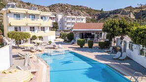 Café da manhã com buffet todos os dias (EUR 15 por pessoa)