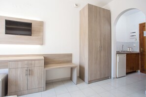 Comfort Double Room, Balcony, Garden View | Blackout curtains, soundproofing, free WiFi - Maroula Studios (Faliraki)