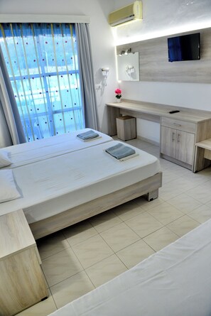 Comfort-Doppelzimmer, Balkon, Gartenblick | Verdunkelungsvorhänge, schallisolierte Zimmer, kostenloses WLAN