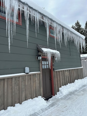 外観. Cozy Cuddler's Cottage