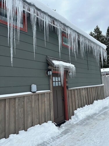 Cozy Cuddler's Cottage