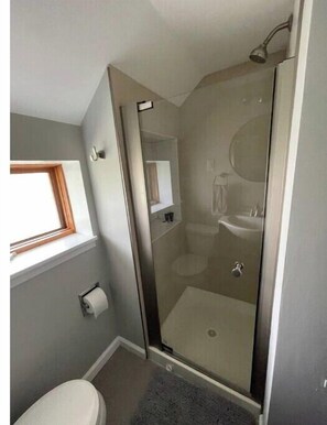 Dusche, Handtücher, Seife, Toilettenpapier