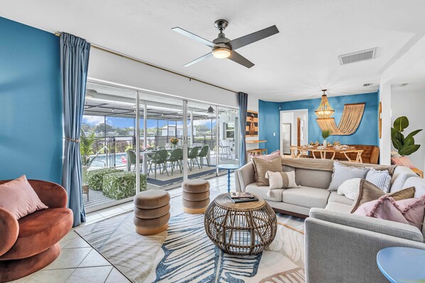 Téléviseur connecté, foyer, jeux vidéo, livres