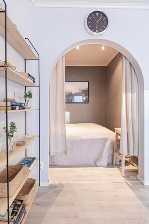 1 habitación, tabla de planchar con plancha, wifi gratis y ropa de cama 