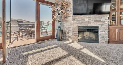 Charming 3-bedroom condo with stunning lake views in fabulous Arnolds Park, IA