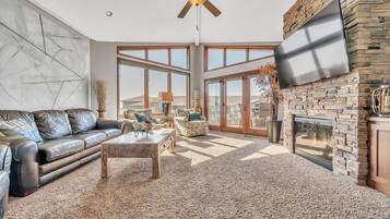 Smart TV, fireplace