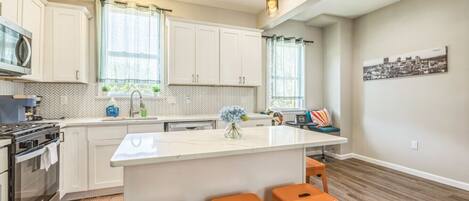 Microonde, forno, piano cottura, lavastoviglie