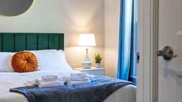 5 bedrooms, desk, iron/ironing board, free WiFi