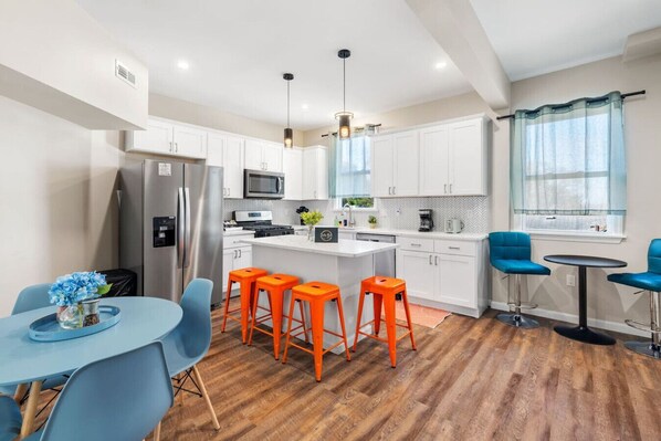 Mikrobølgeovn, ovn, kogeplade, opvaskemaskine