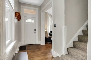 Interior - Game Day Getaway - Mt. Washington (Pittsburgh)