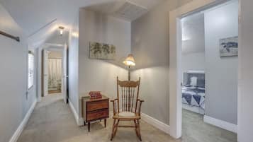 9 habitaciones, tabla de planchar con plancha, cuna de viaje y wifi