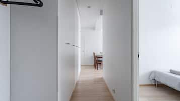 2 makuuhuonetta, vuodevaatteet, pääsy pyörätuolilla