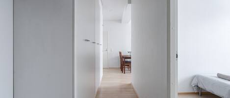 2 bedrooms, bed sheets, wheelchair access