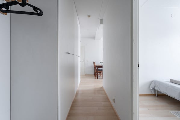 2 makuuhuonetta, vuodevaatteet, pääsy pyörätuolilla