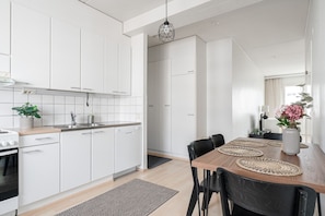 Fridge, microwave, oven, stovetop - 2BR Lakefront Home near Railway Station & Downtown (Jyväskylä)