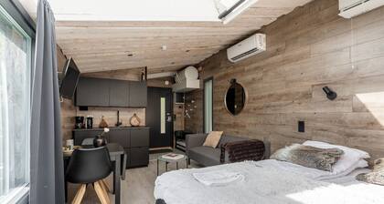 Private & Cozy Suite with terrace and lake views