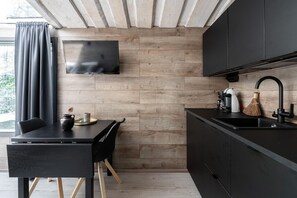 Mikrowelle, Wasserkocher mit Kaffee-/Teezubehör