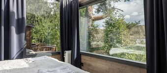 Private & Cozy Suite with terrace and lake views